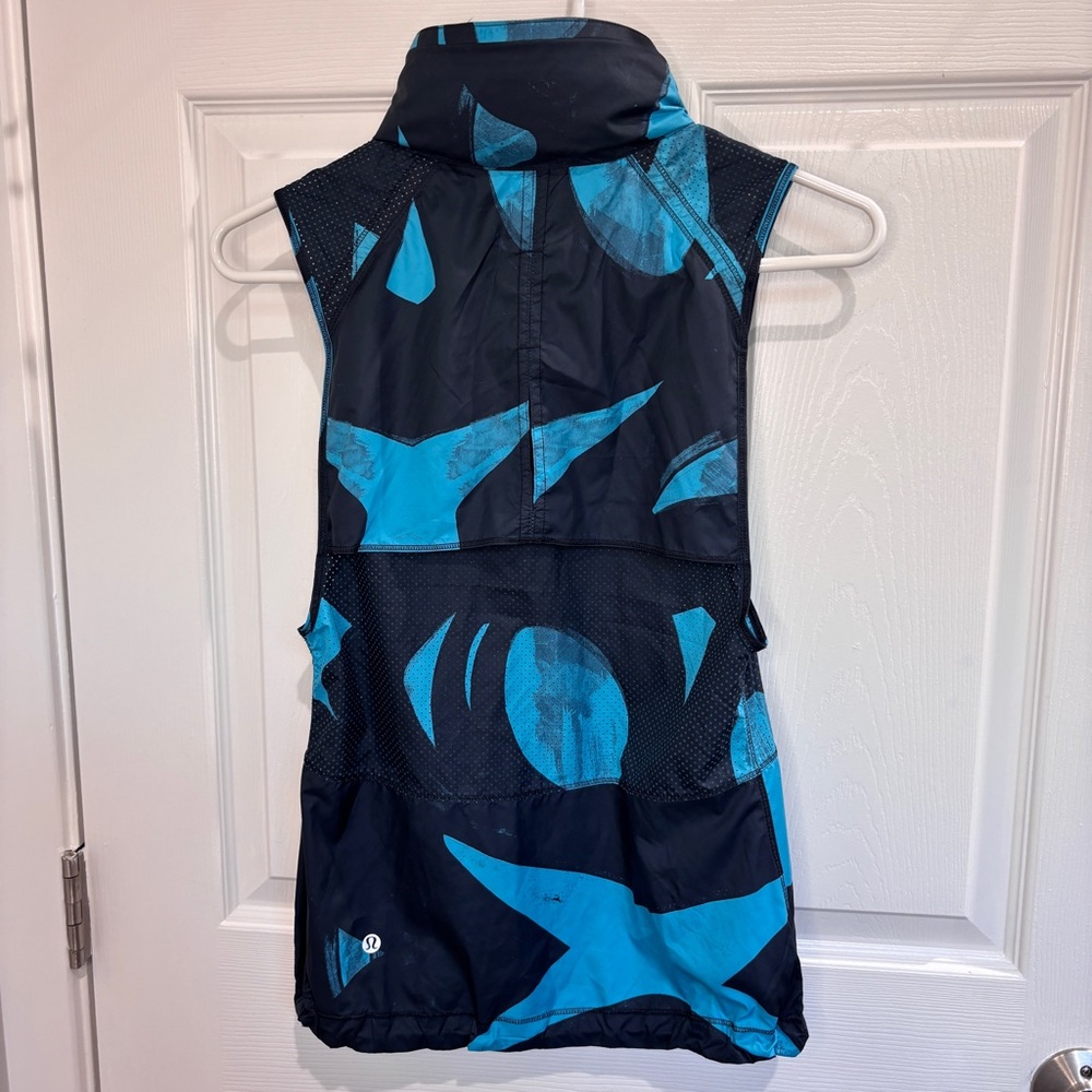 Lululemon Pack-It Vest - Picture 10 of 12